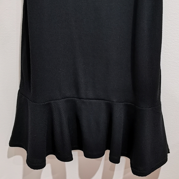 🌸 Ribbed Ruffle Dress 🌸 - Picture 4 of 4